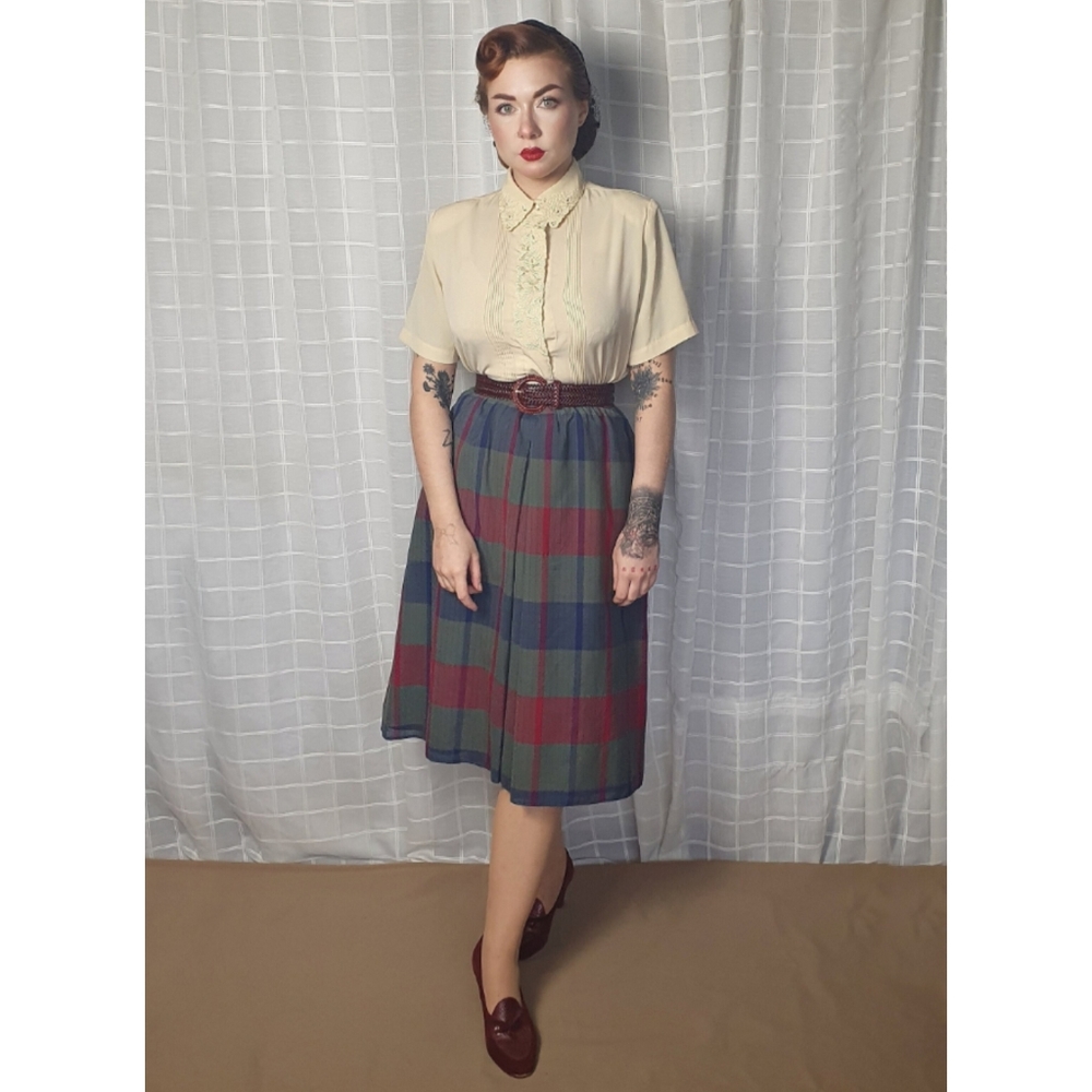 Vintage 1940s 1950s Inspired Banana Yellow Pinup Collared Blouse w/ Embroidery
